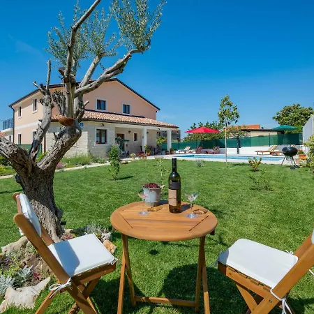 Holiday Sa-ra بيت للعطل Novigrad Istria