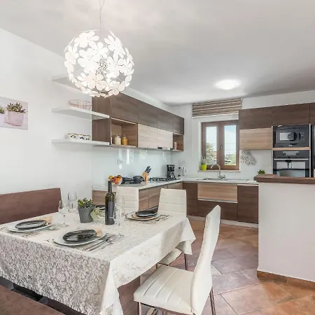 Holiday Sa-ra Novigrad Istria